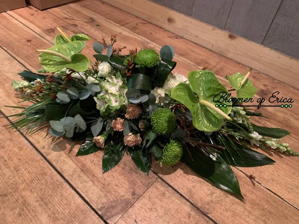 Rouwbloemstuk luxe bloemen*