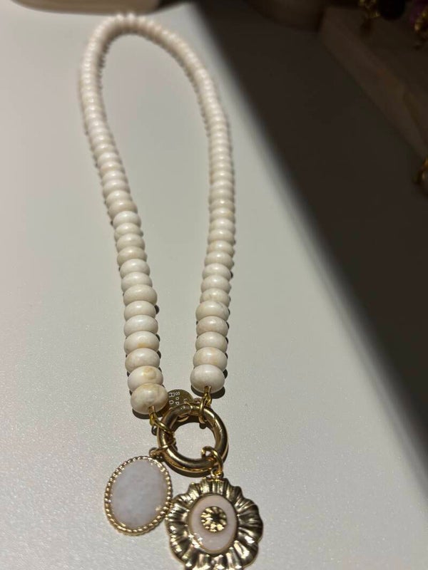 Ketting Beige met bedels