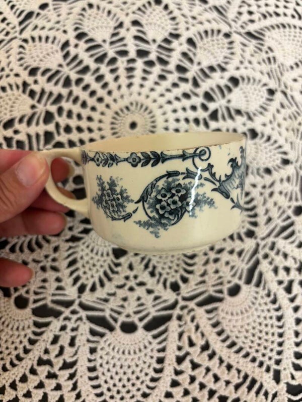 Tasse moyenne en terre de fer modèle Barnum