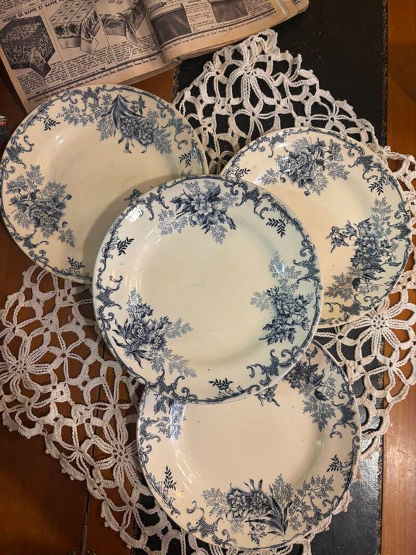 4 assiettes plates terre de fer