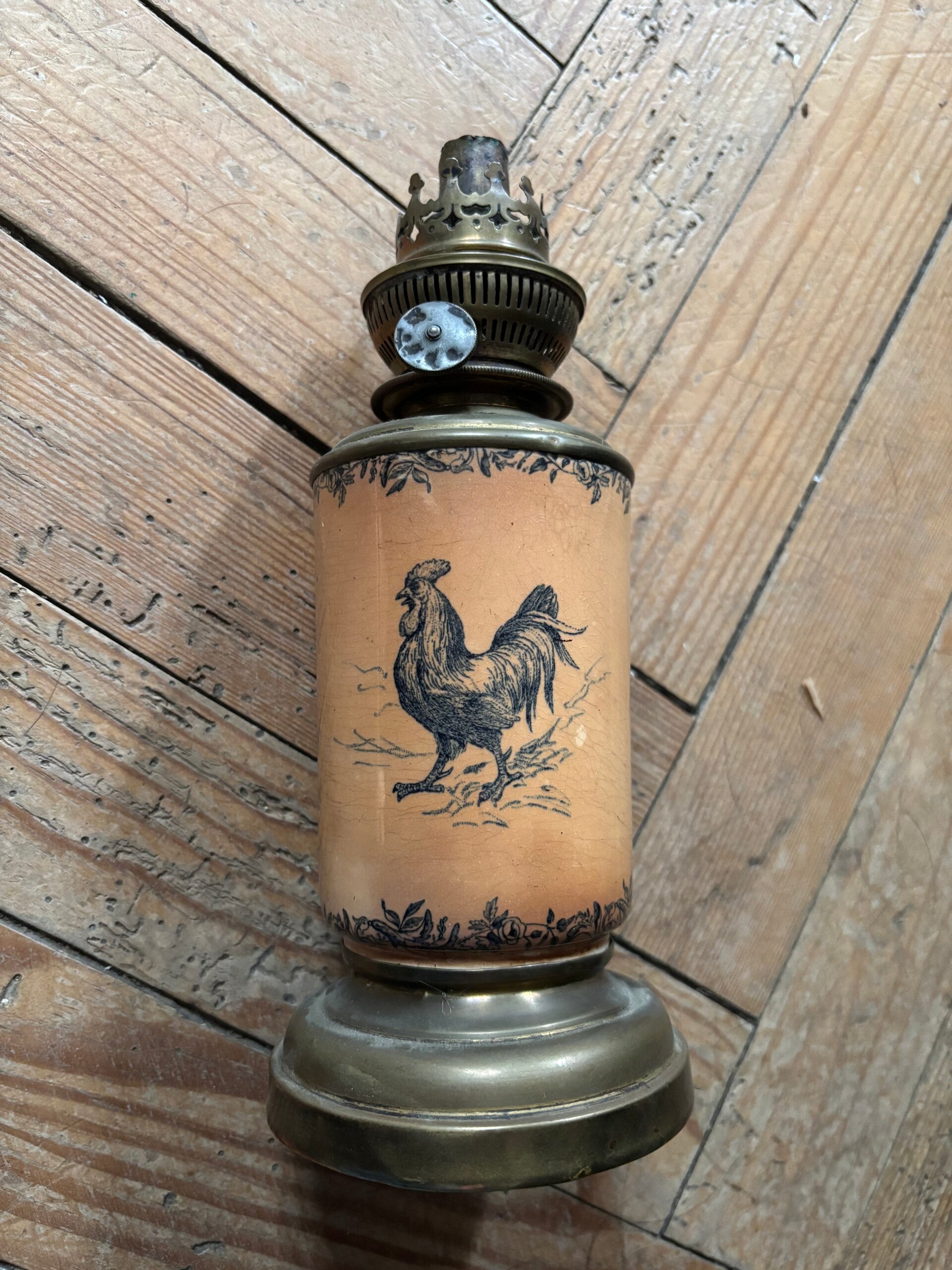 Pied de lampe à pétrole en terre de fer