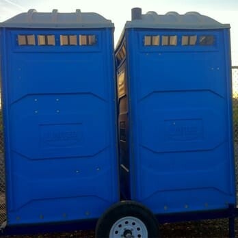 Dobbelt toiletvogn på trailer