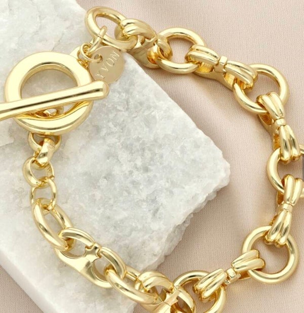 Elegante,vergulde schakelamband met knevelsluiting