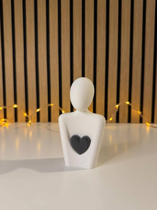 Moeder met Hart Beeldje