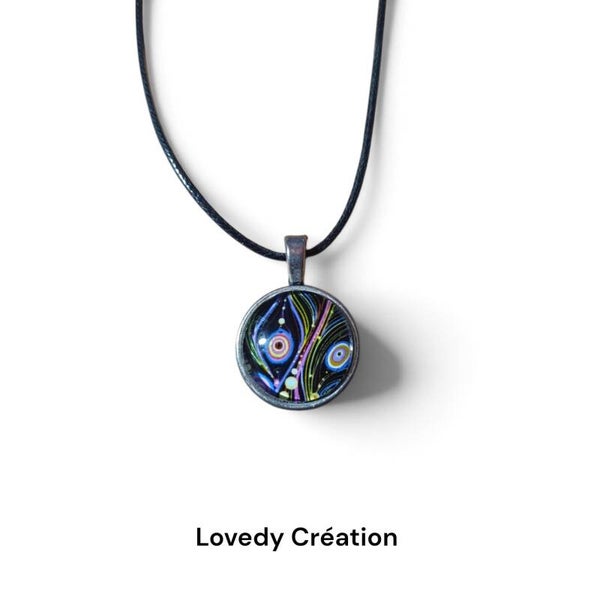 Pendentif paon cordon cuir noir