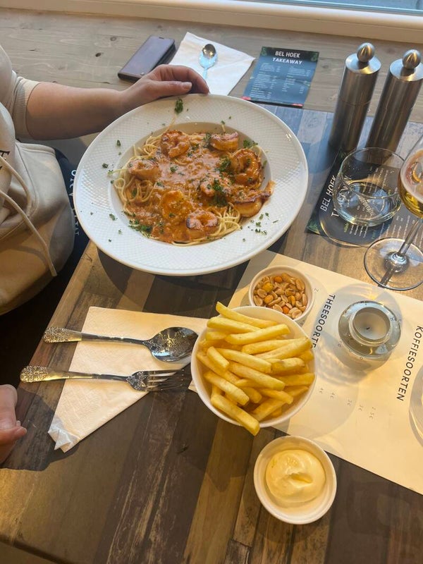 Scampi past met belhoek saus