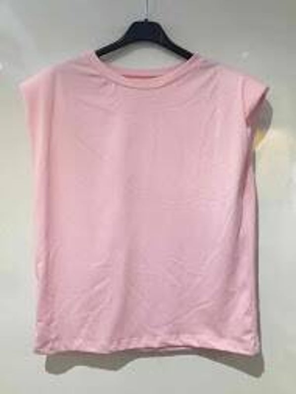 tshirt with schoulder pads