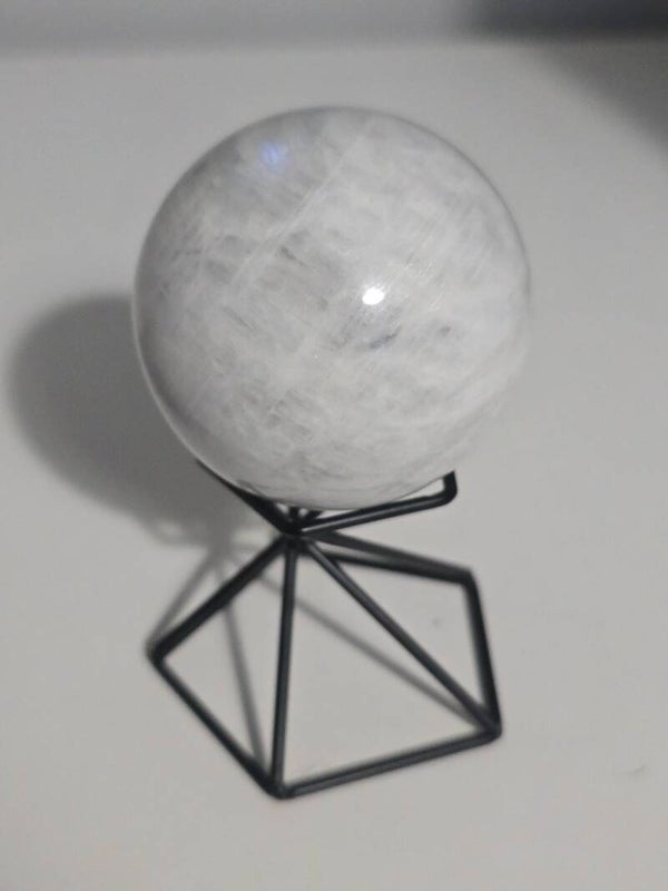Moonstone with blue flash sphere Z305
