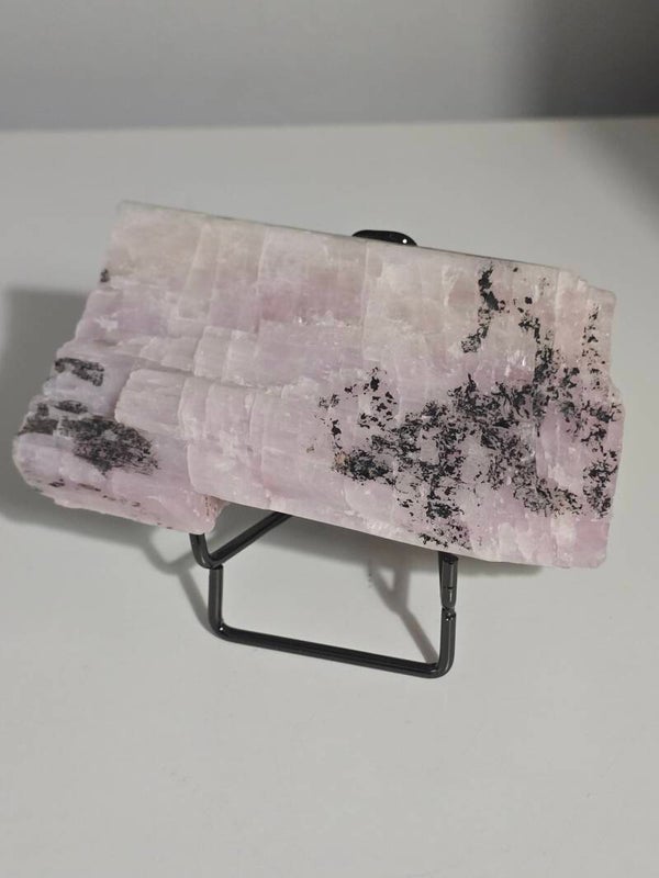 Kunzite Raw Chunk 622g R105