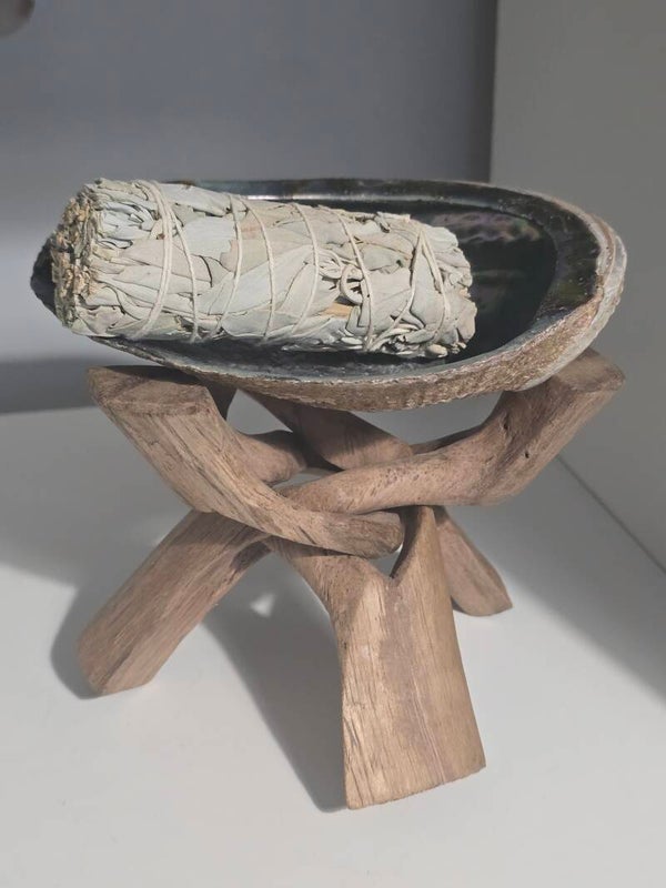 Abalone Shell & Tripod Stand D104