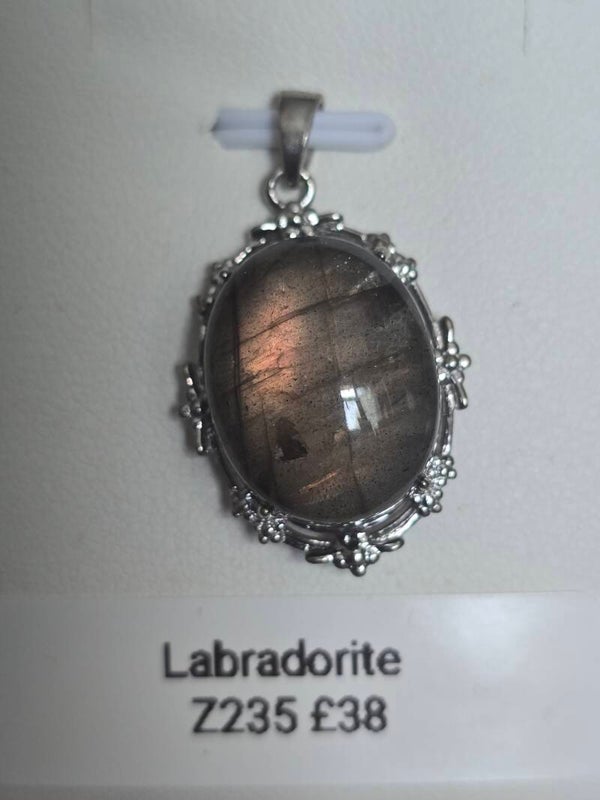 Labradorite Pendant Z235