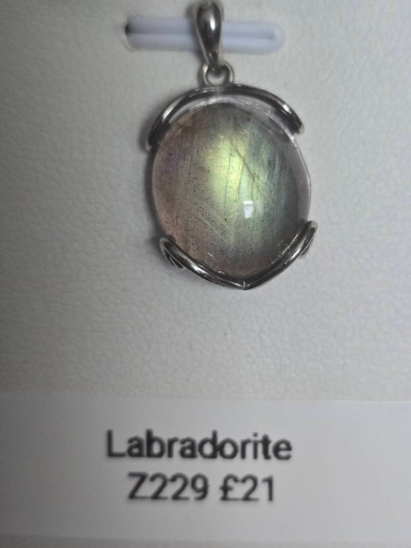 Labradorite Pendant Z229