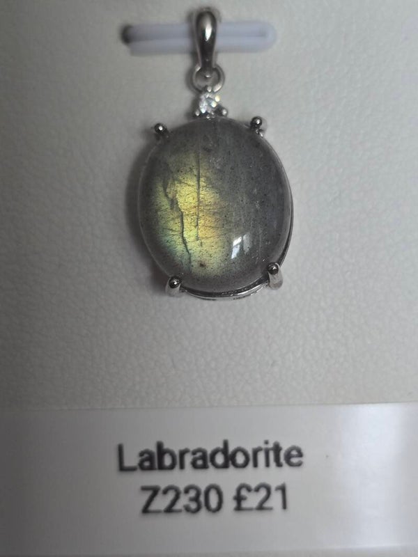 Labradorite Pendant Z230