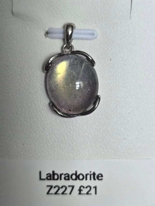 Labradorite Pendant Z227