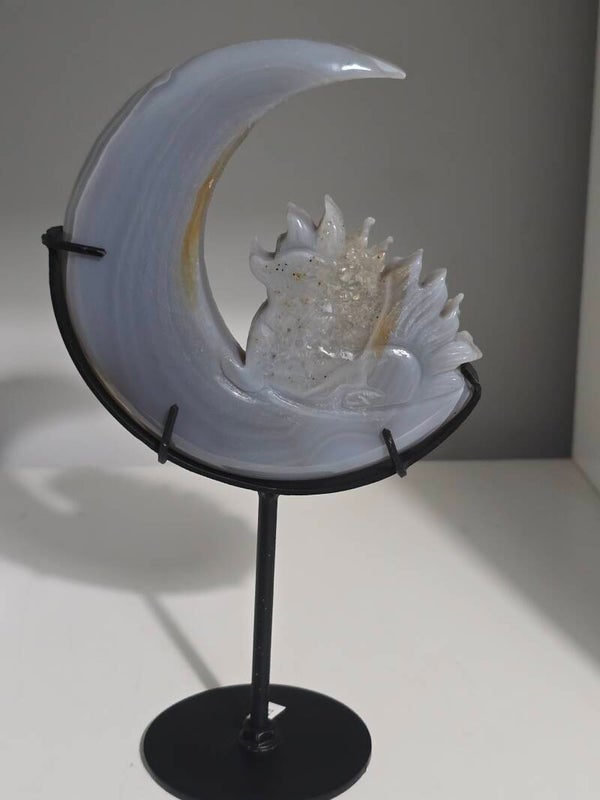 Agate 9tails Fox Moon Carving on Stand M09