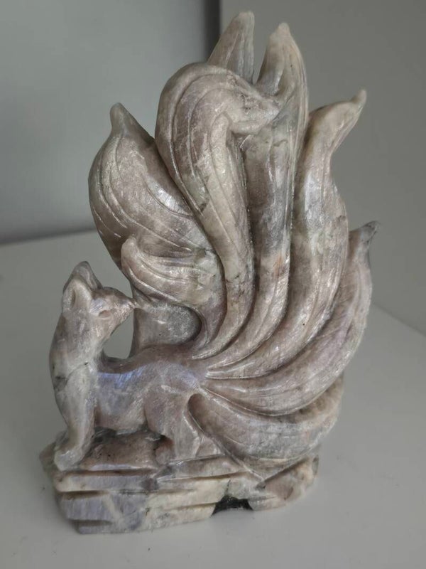 Moonstone Nine Tails Fox Carving Z667