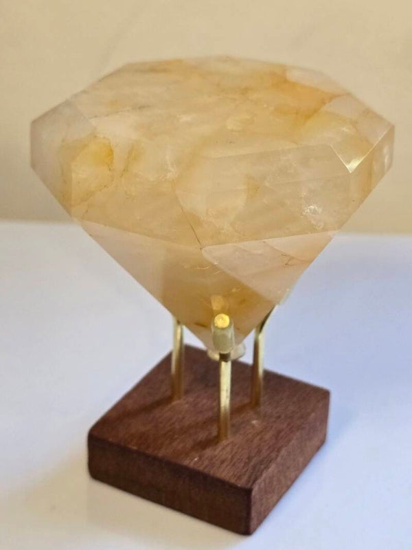 Golden Healer Diamond on Stand R442