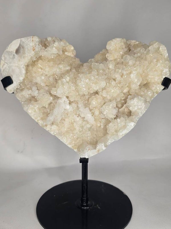 Moroccan Druzy Heart on Custom Stand Z972