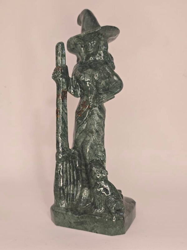 Green Jade Witch 679g Z119