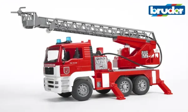 Bruder MAN brandweerwagen met werkende spuit licht en geluid (02771) Doos beschadigd
