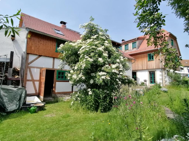 Ferienwohnung im Grünen von außen
