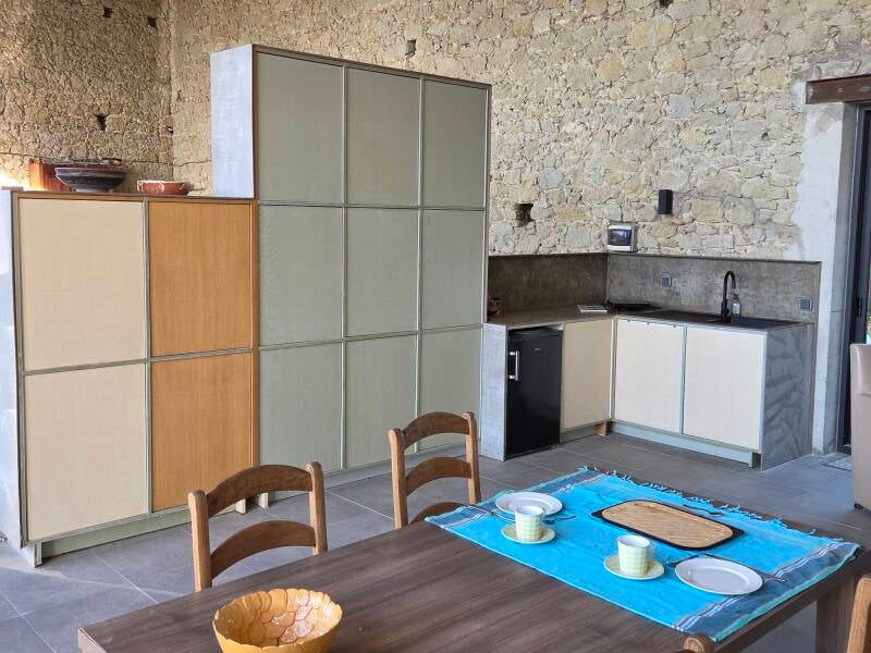 Buitenkeuken in open schuur
