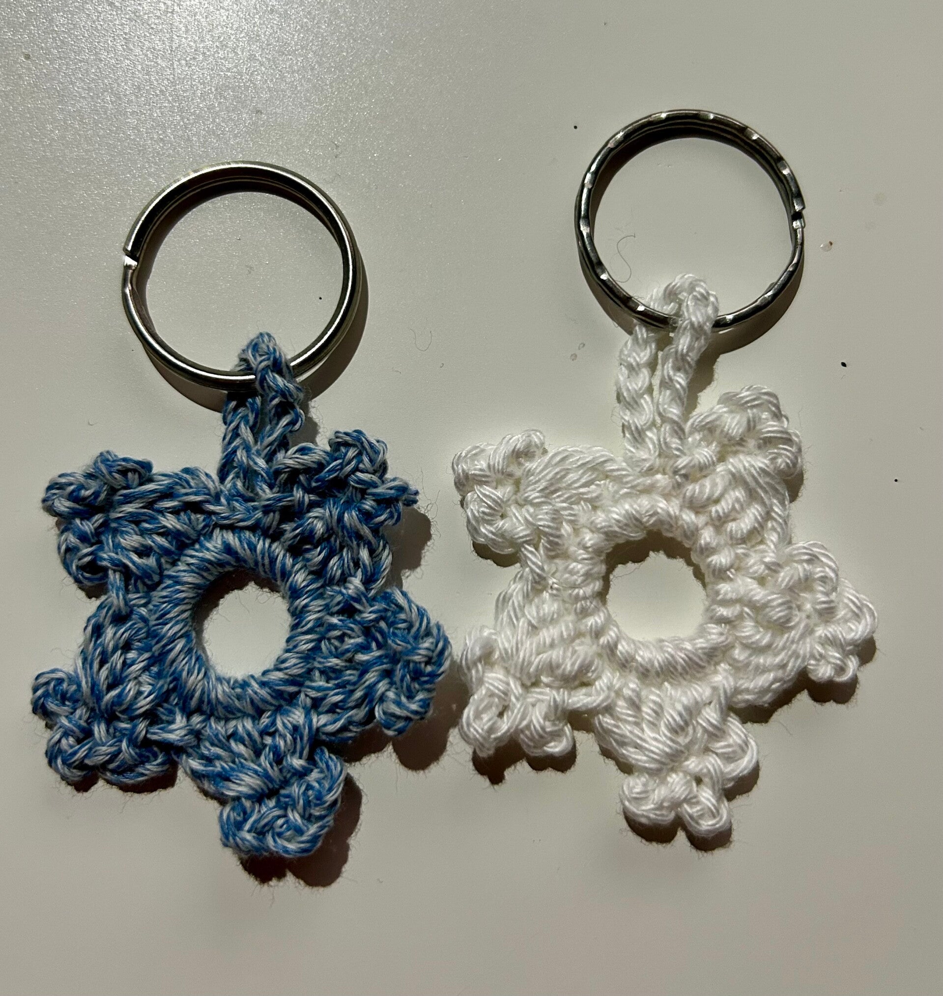 Gehaakte sneeuwvlok sleutelhanger / bag charm