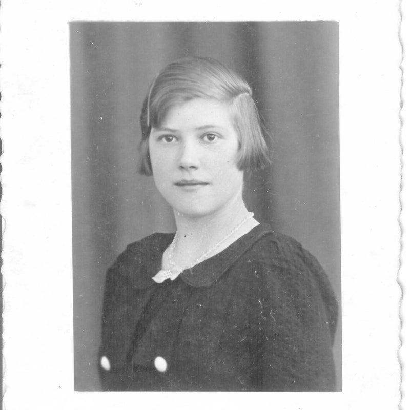 4. Oma Trienje van Veen.