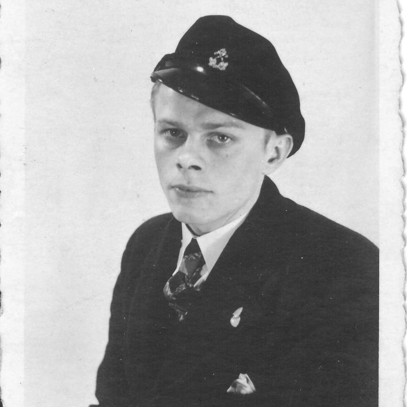 11. Opa Jo Koehoren in uniform toen hij door de Duitsers te werk was gesteld in Berlijn als vrachtwagenchauffeur tijdens de tweede wereldoorlog.
