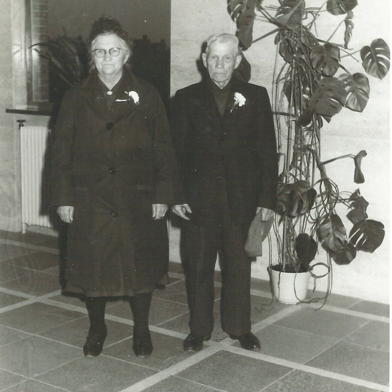 PakeenBeppeGemeentehuistrouwwdagtanteWilly20-10-1960.jpg
