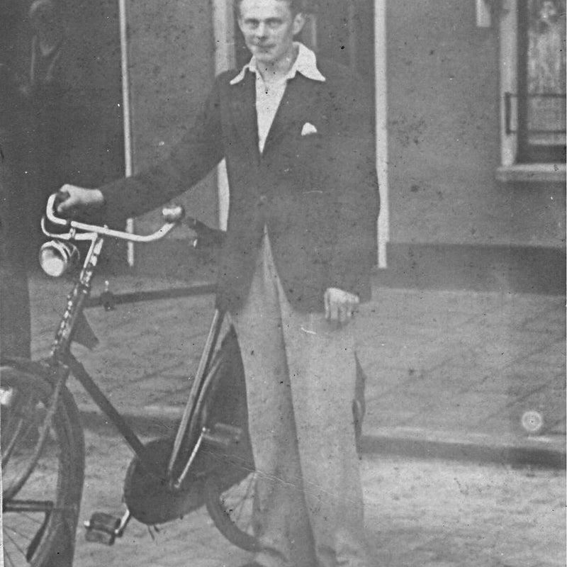 10. Opa Jo Koehoren met nieuwe fiets.