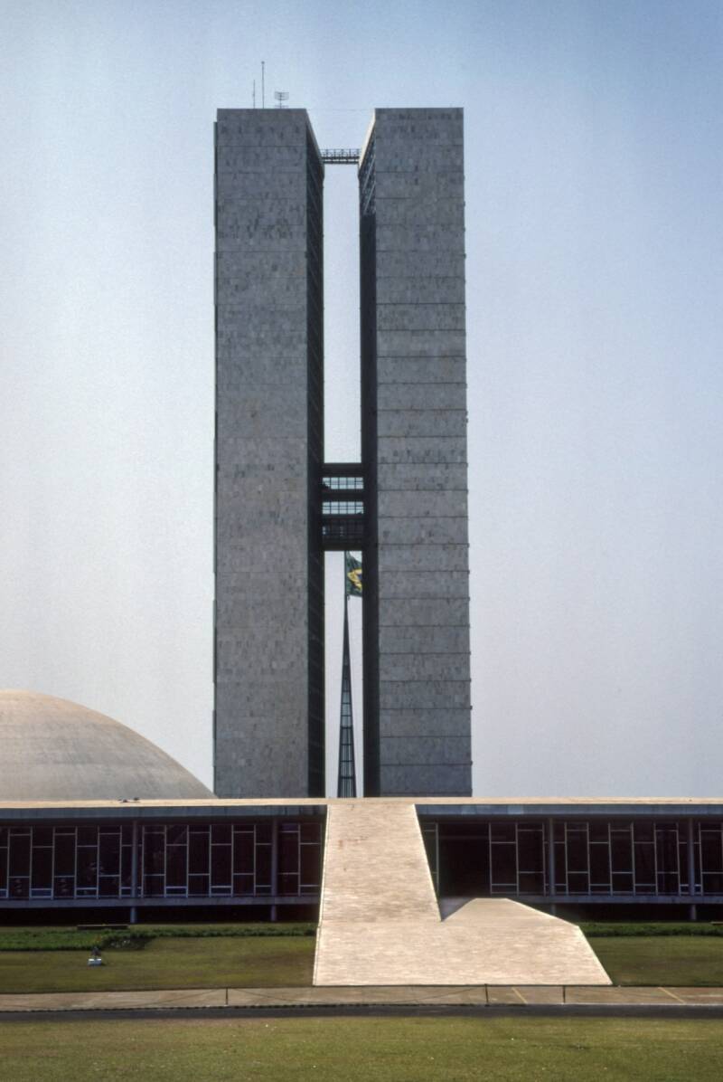 brasilia-building-kopie-standard.jpg
