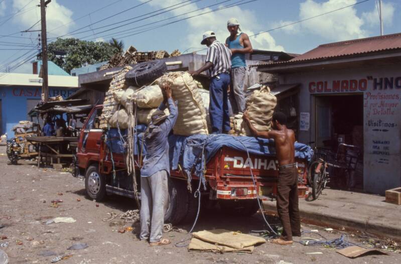 loading-the-truck-kopie-standard.jpg