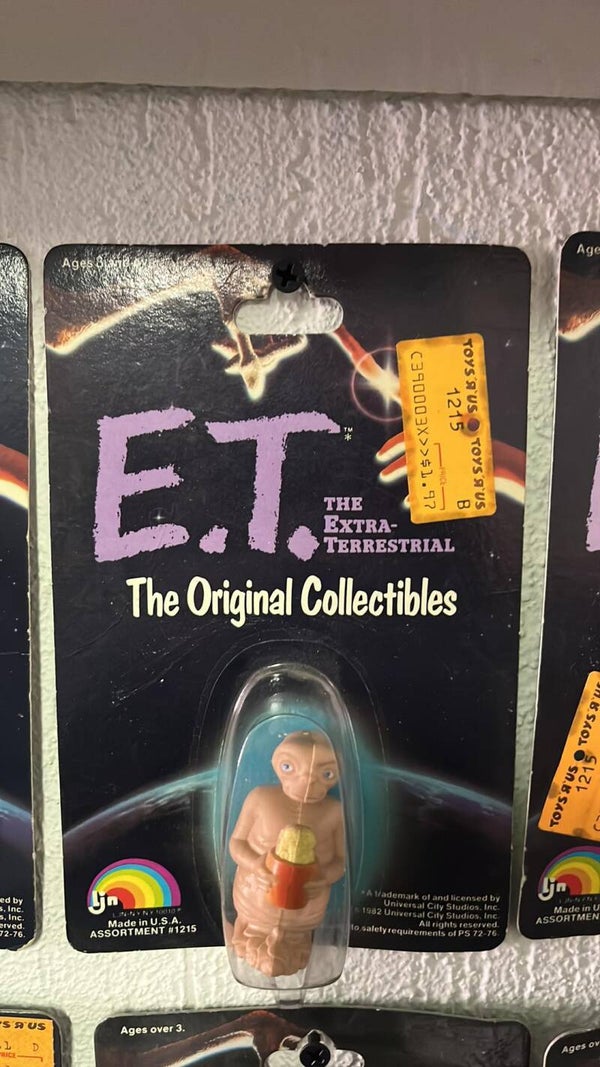 une figurine ljn E.T serie 1