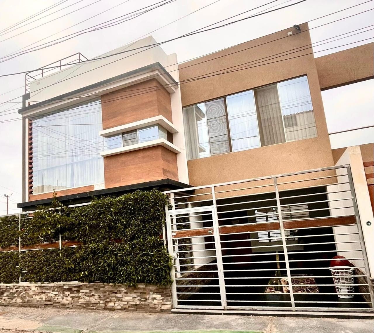 CASA EN VENTA TEMPORALES - PACOCHA