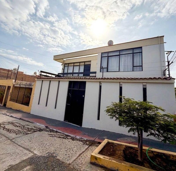 DEPARTAMENTO EN ALQUILER URB. GARIBALDI (PRECIO EN SOLES)