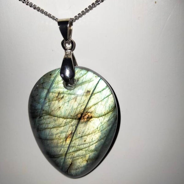 Ciondolo Labradorite con riflessi oro e blu