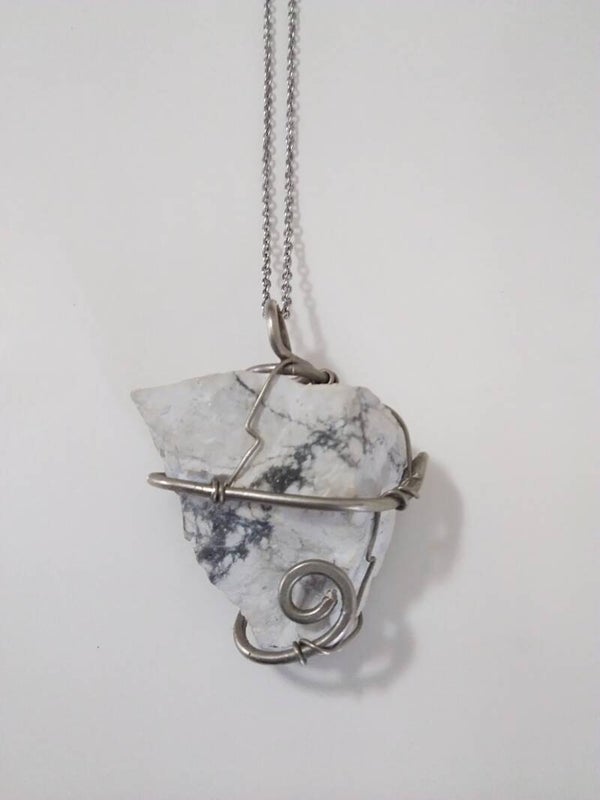Howlite grezzo ciondolo