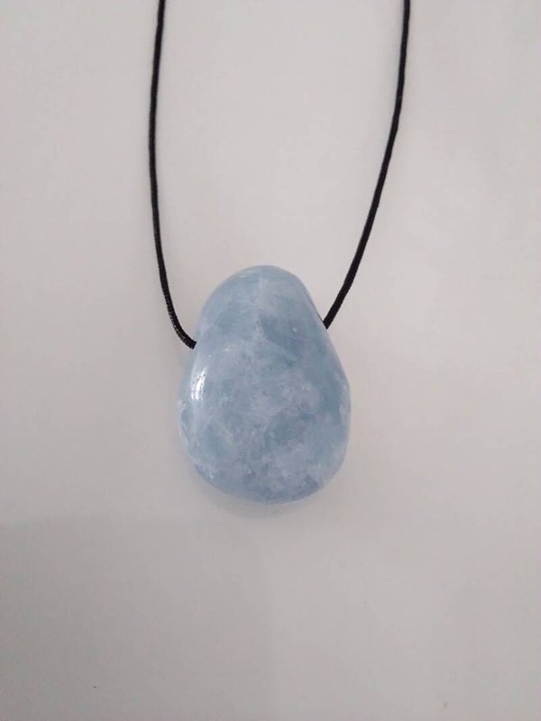 Calcite blu sagomato forato a goccia