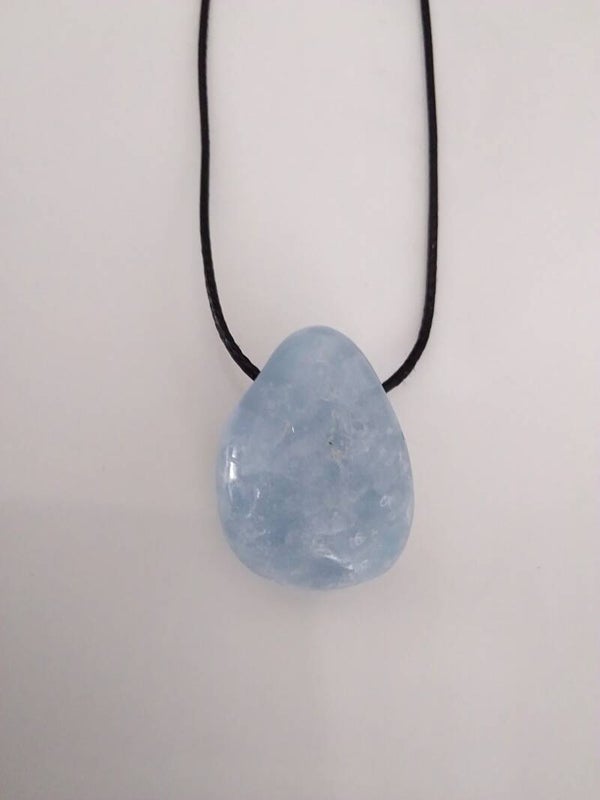 Calcite blu sagomato forato a goccia