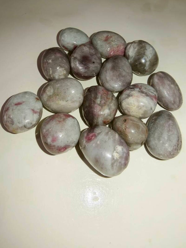 Tormalina rosa burattata