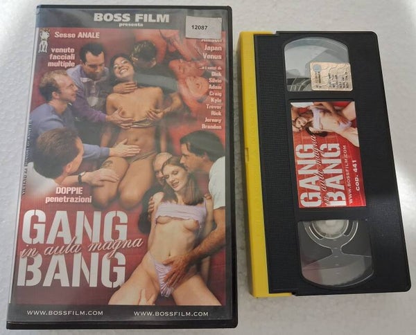 GANG BANG IN AULA MAGNA
