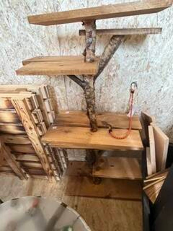 Tree Standing shelf