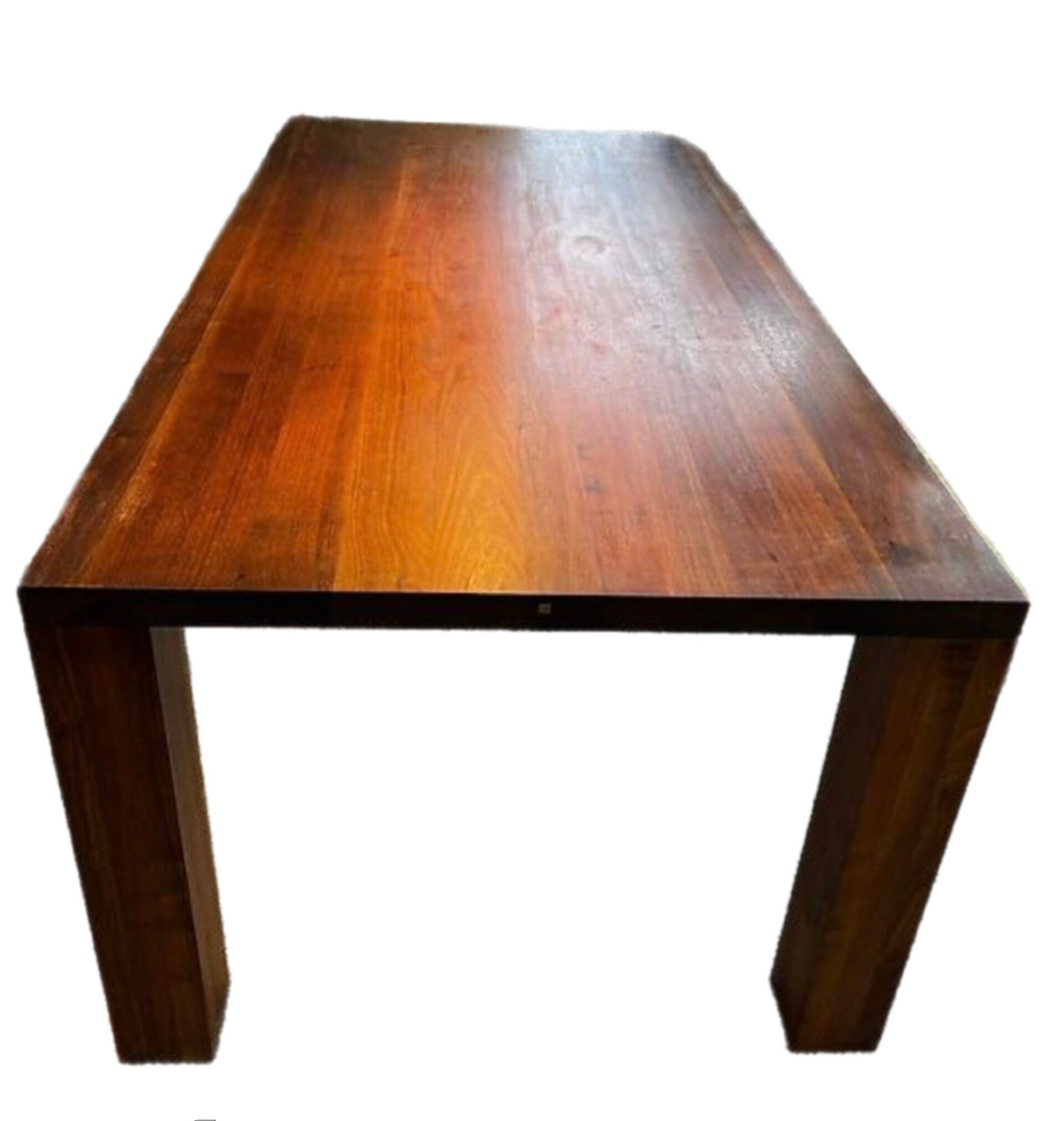 Esstisch aus massivem Nussbaumholz