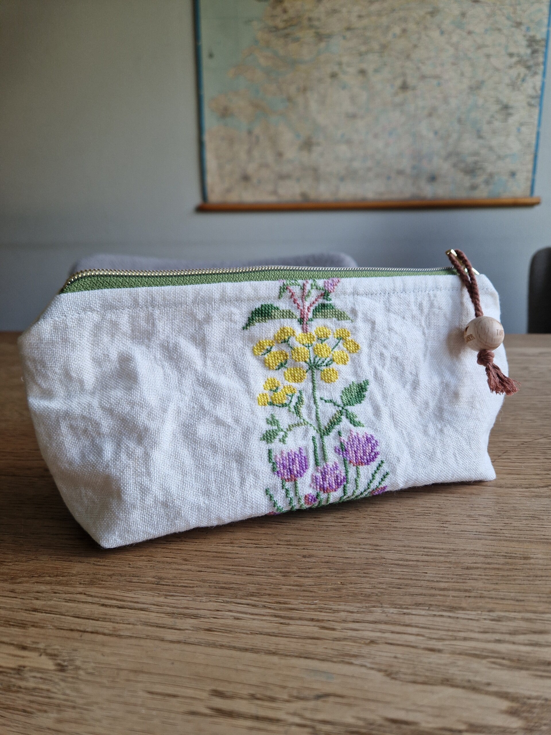 Etui 'Veldbloemen op linnen'