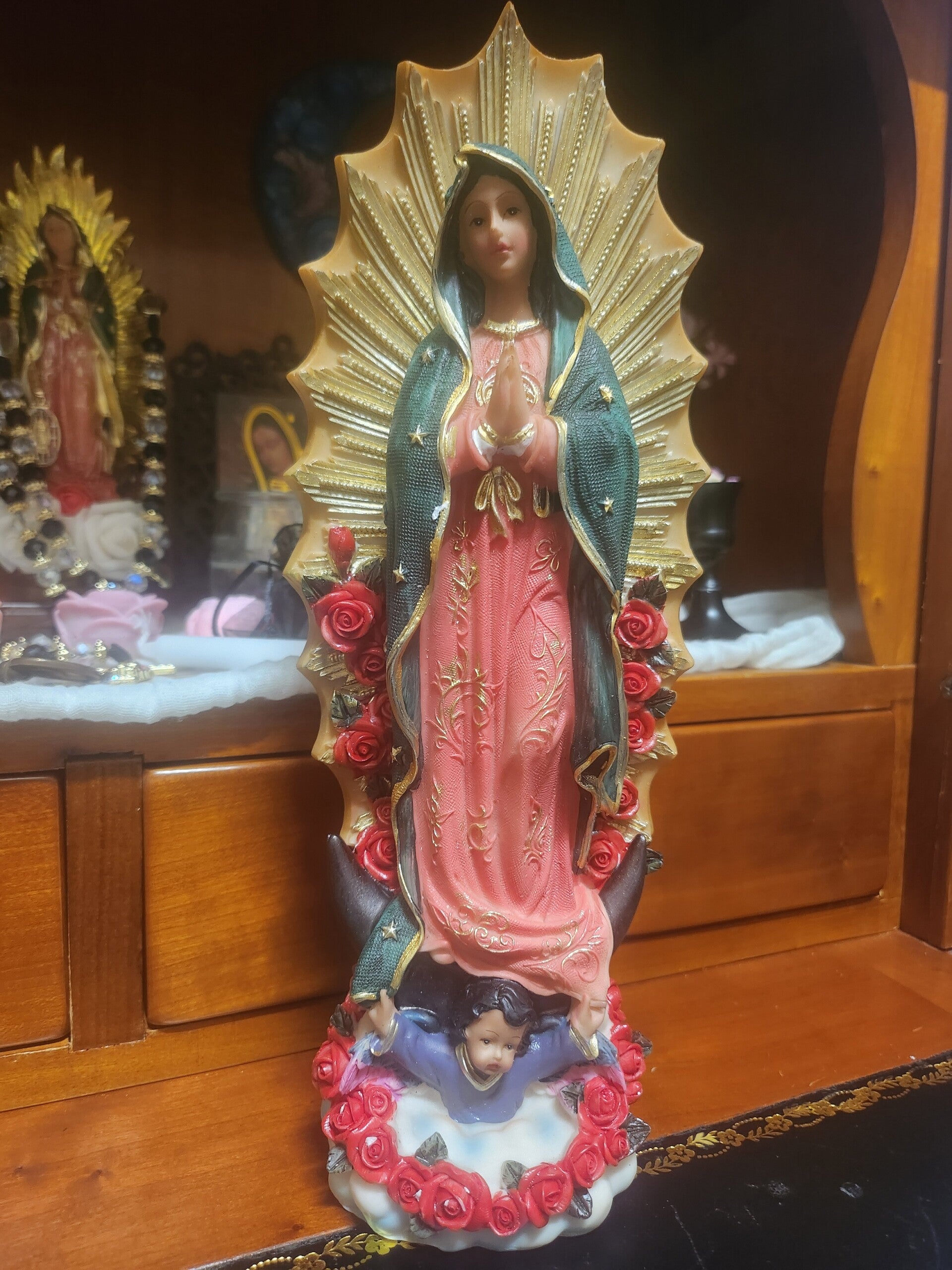 Notre-Dame de Guadalupe aux roses