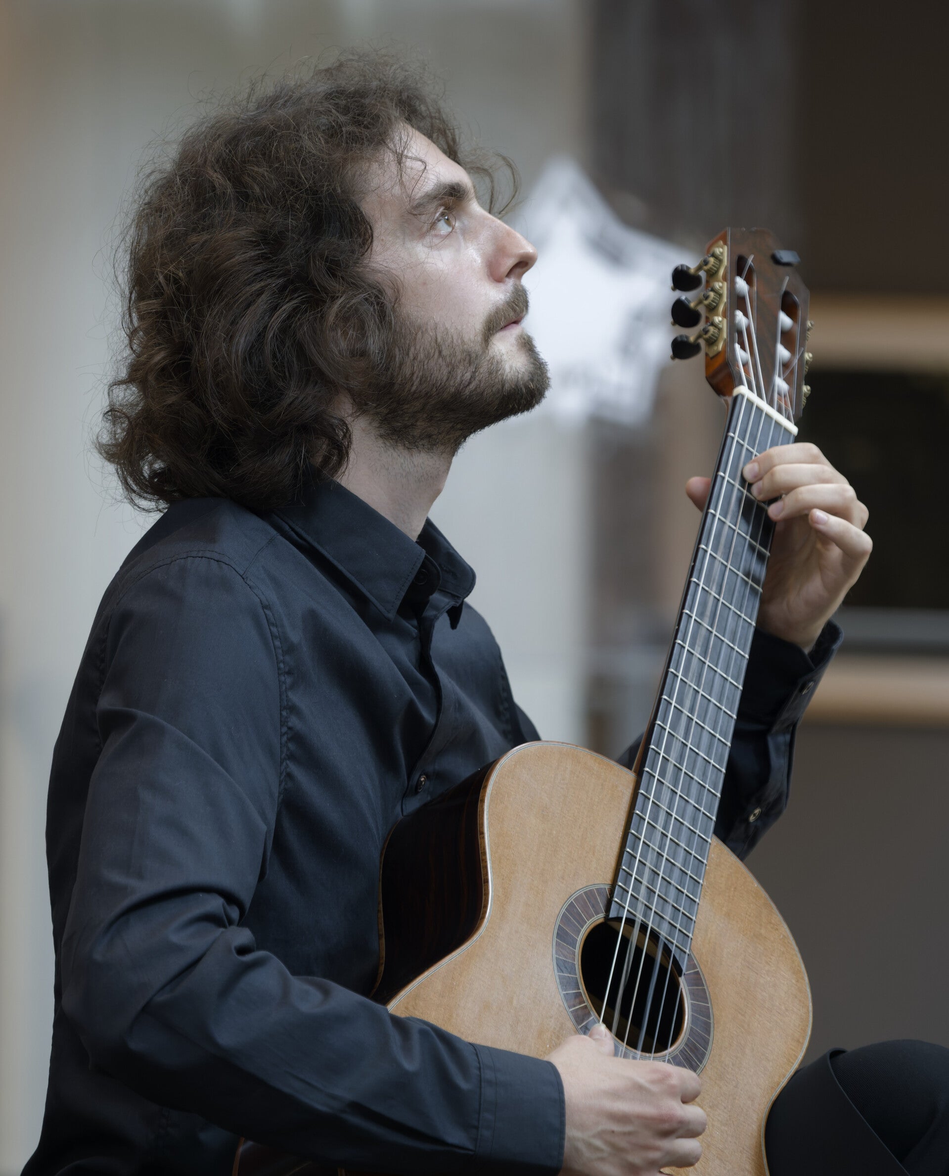Michele Reali gast gitarist bij Coro Encanto_by Theo Proeskie