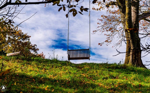 Steiniger Tisch - Schaukel