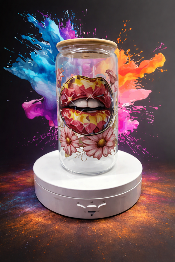 ✨ Stylisches Glas mit Mund-Motiv & Bambusdeckel – 470 ml ✨