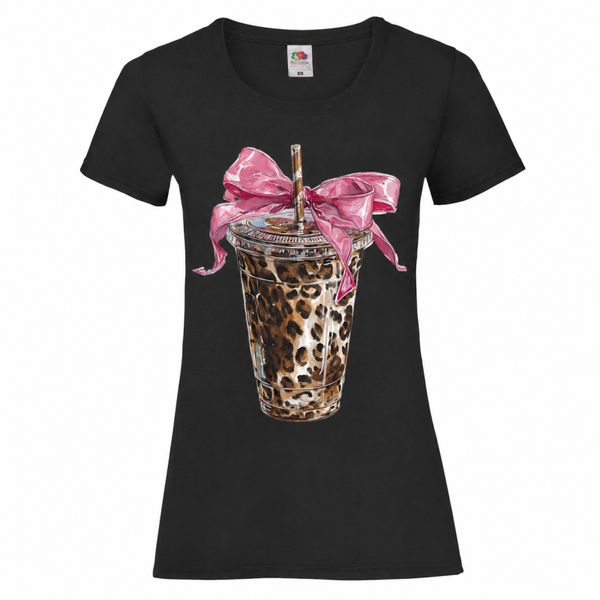 🎀 Leopard Coffee Cup Shirt – Rosa Schleife ☕